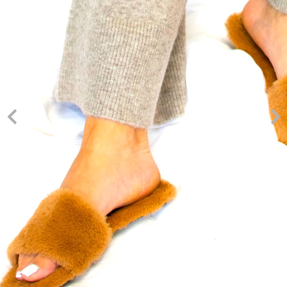SENSO Australia, 11 Narrow. NIB. Teddy shearling house slides, size. Beauties!
